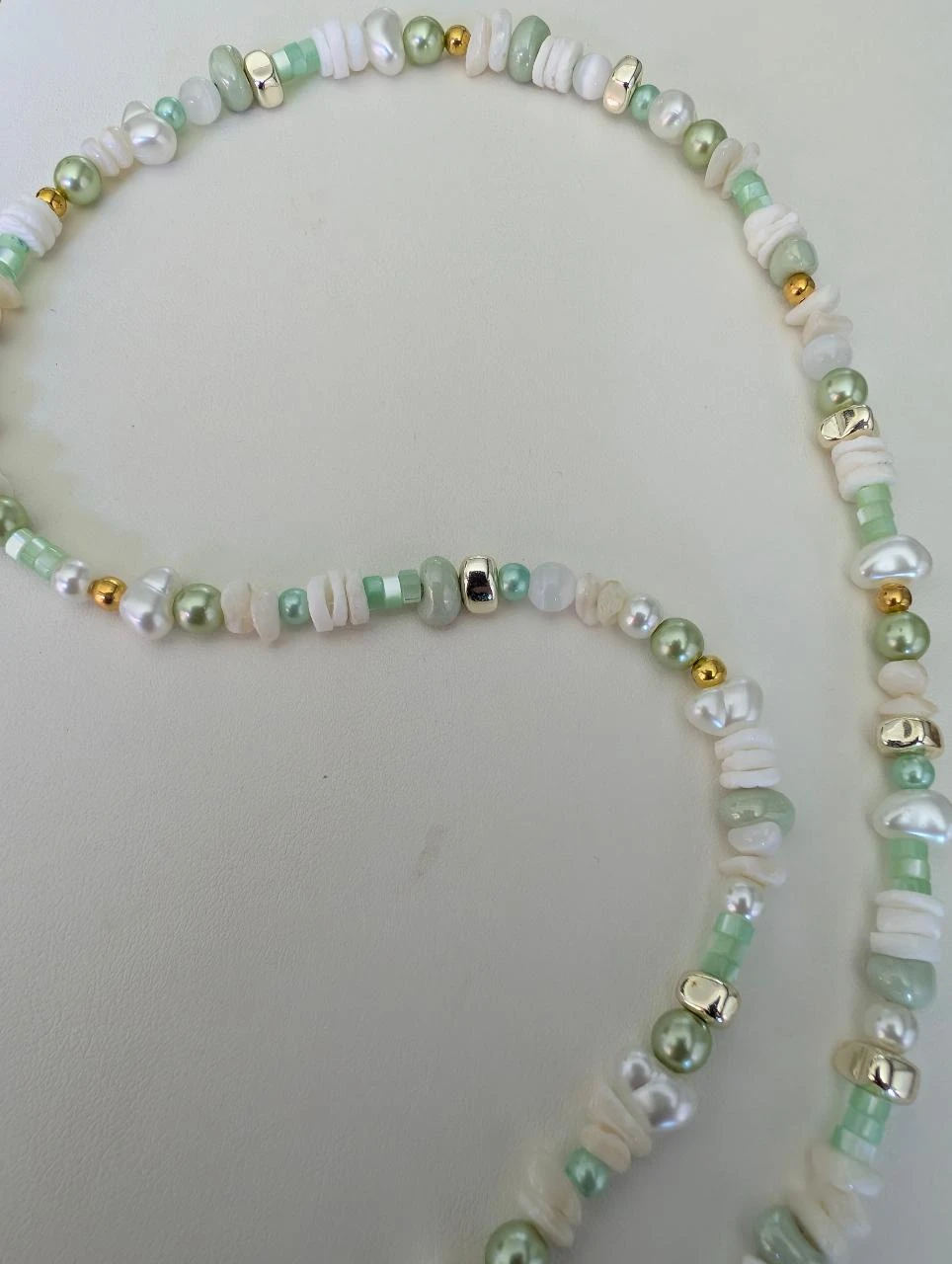 Collar de perlas y conchas blanco y verde suave PA1181 – photo 3